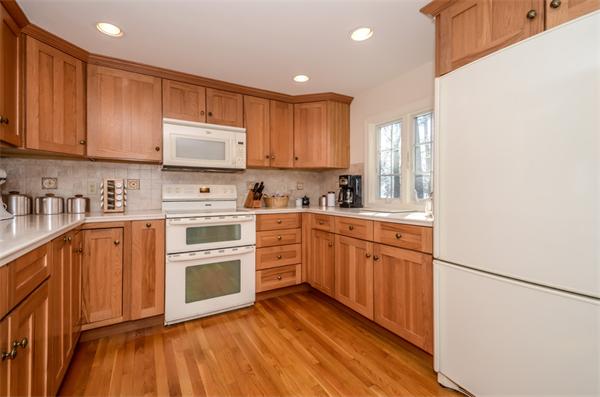 46 Colonial Road Hingham, MA 02043 - Photo 9 of 28 Gallery Image 9