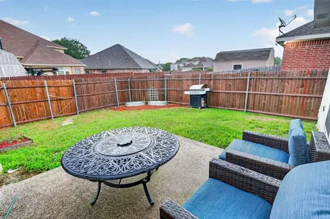 $299,999 | 1217 Yukon Drive, Glenn Heights, TX 75154