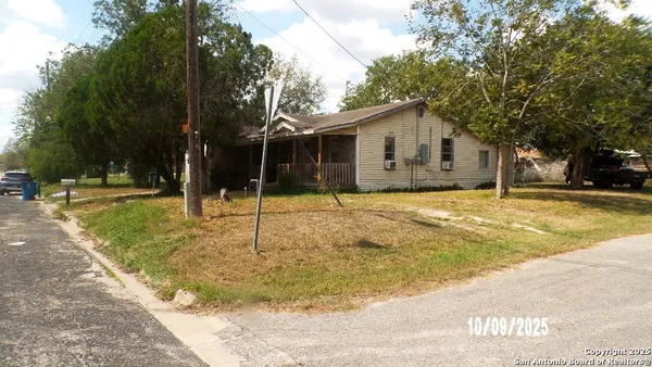 $65,000 | 1000 West Clare Street, Beeville, TX 78102
