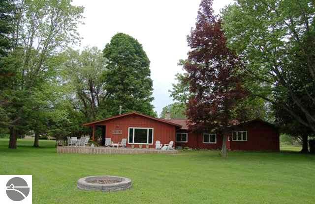 850 East River Road Traverse City, MI 49696 - Photo 2 of 15 1716064-1.JPG