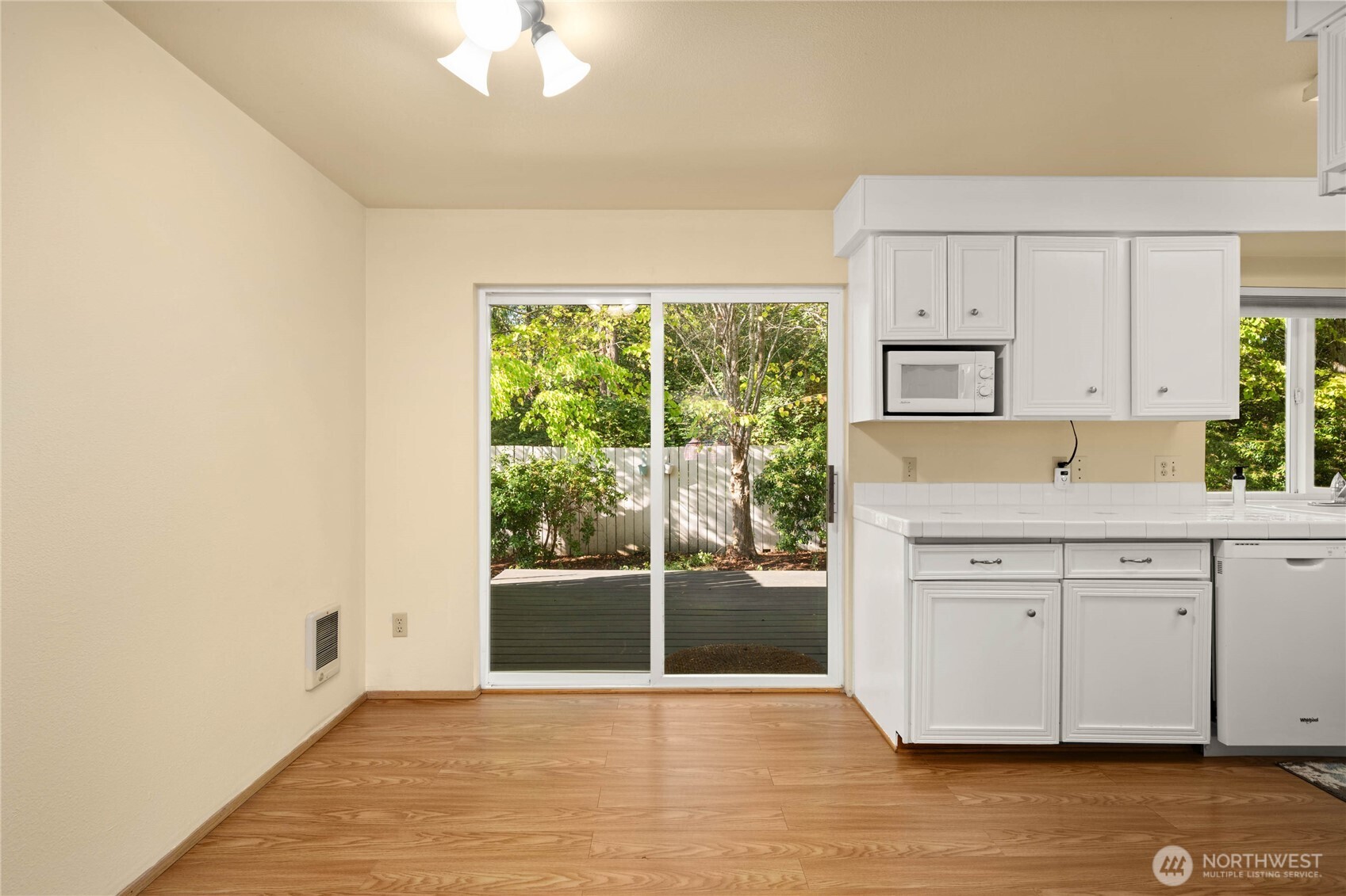 803 South Laventure Road, Unit B Mount Vernon, WA 98274 - Photo 3 of 32 Gallery Image 3