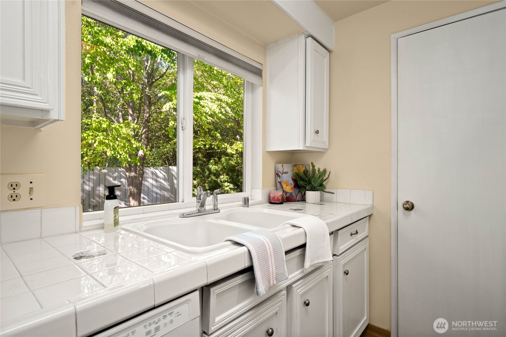 803 South Laventure Road, Unit B Mount Vernon, WA 98274 - Photo 5 of 32 Gallery Image 5