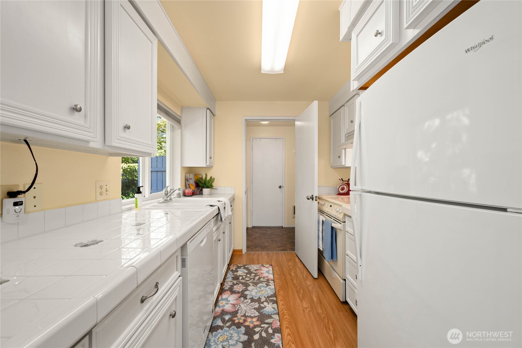 803 South Laventure Road, Unit B Mount Vernon, WA 98274 - Photo 9 of 32 Gallery Image 9