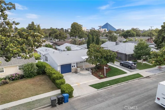 $4,950 | 6300 East Fairbrook Street, Long Beach, CA 90815