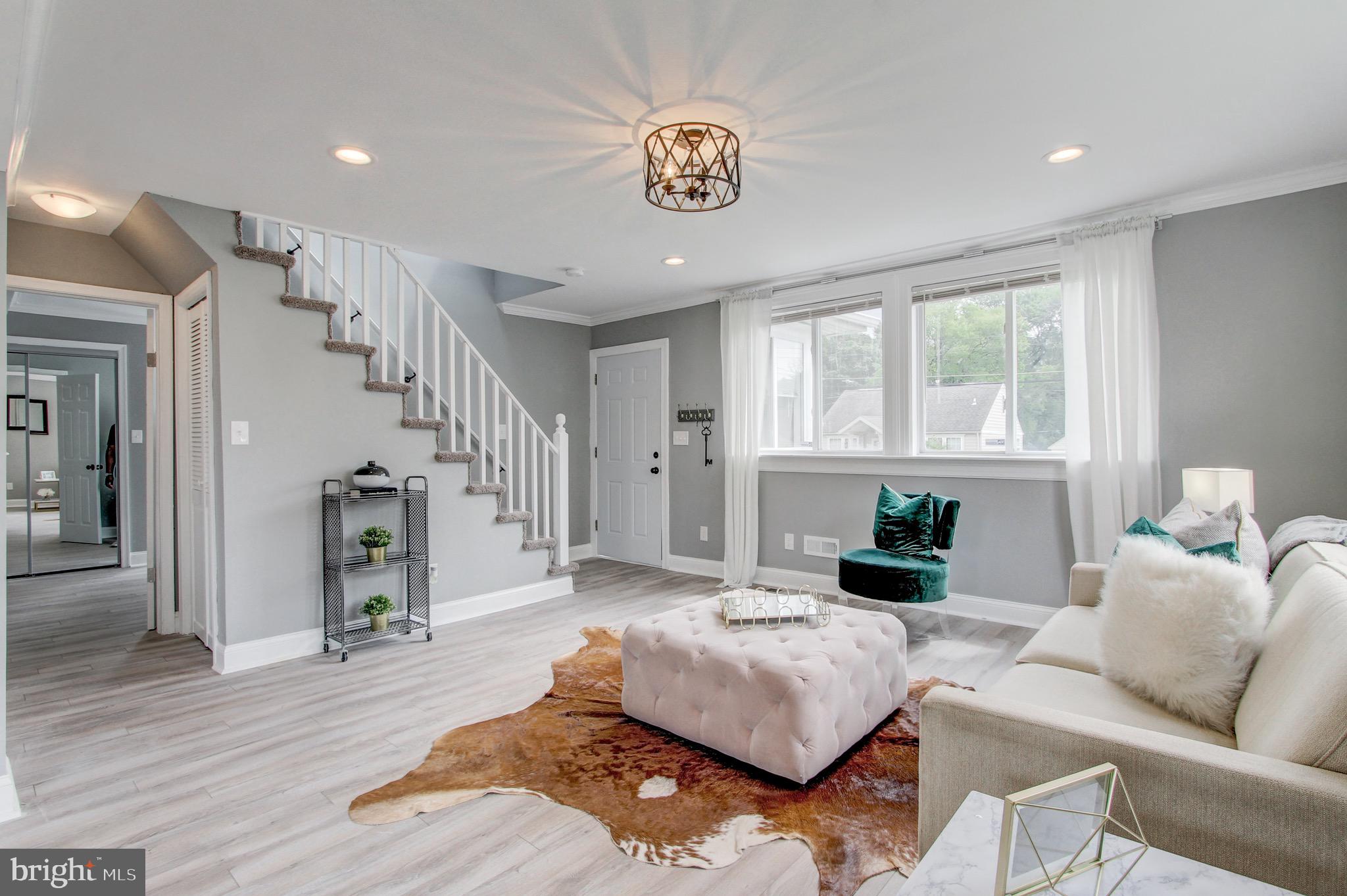 6 Village Road Baltimore, MD 21208 - Photo 2 of 22 Living Room