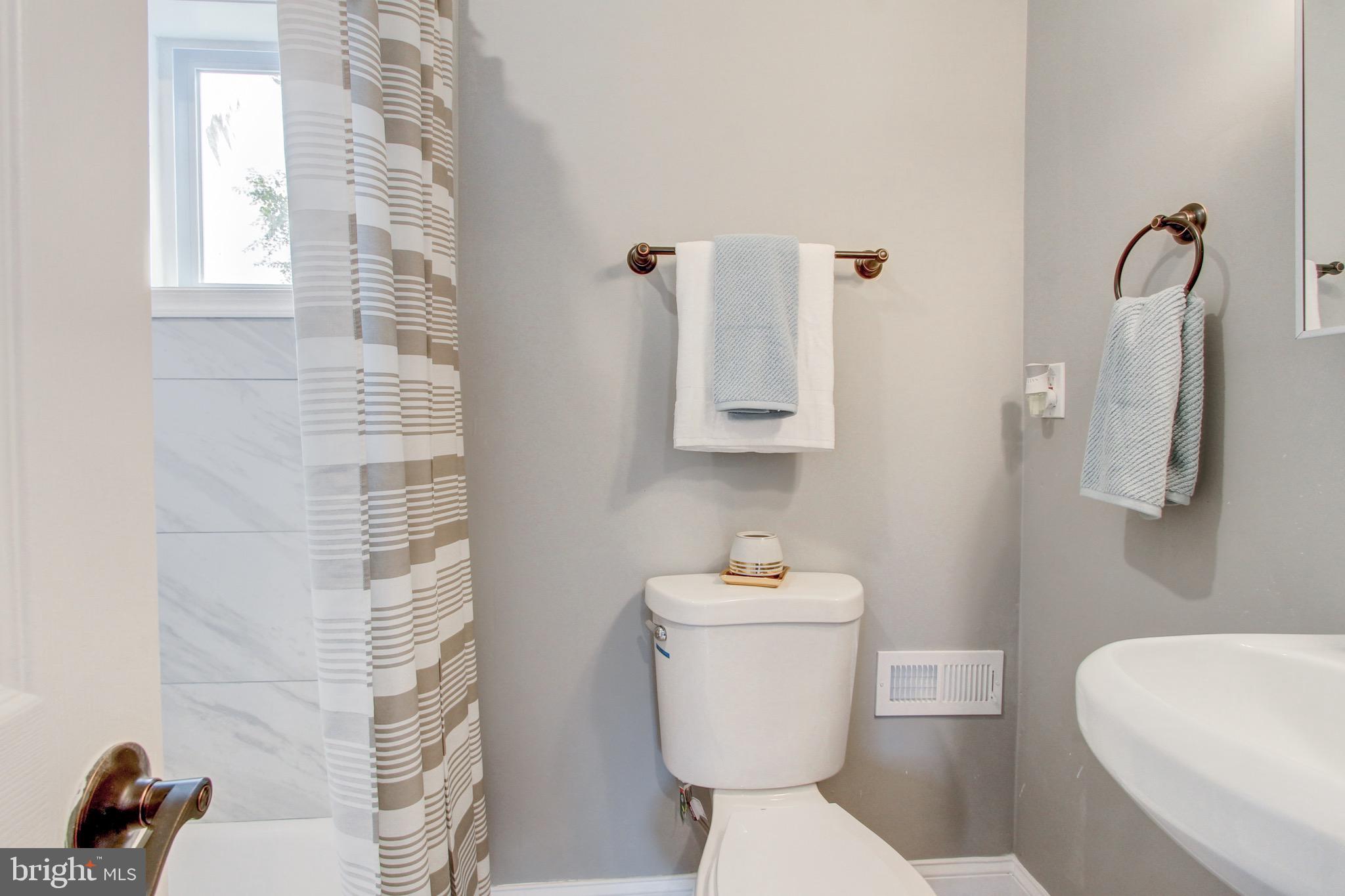 6 Village Road Baltimore, MD 21208 - Photo 14 of 22 Full Hall Bathroom