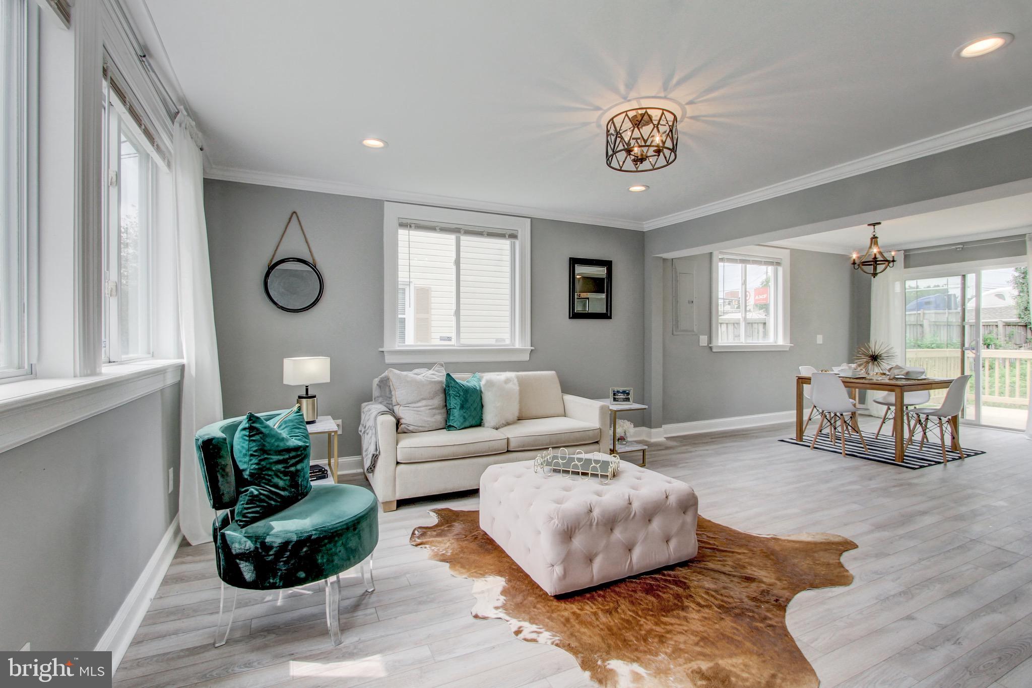 6 Village Road Baltimore, MD 21208 - Photo 3 of 22 Living Room