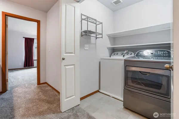 a view of a livingroom with washer and dryer
