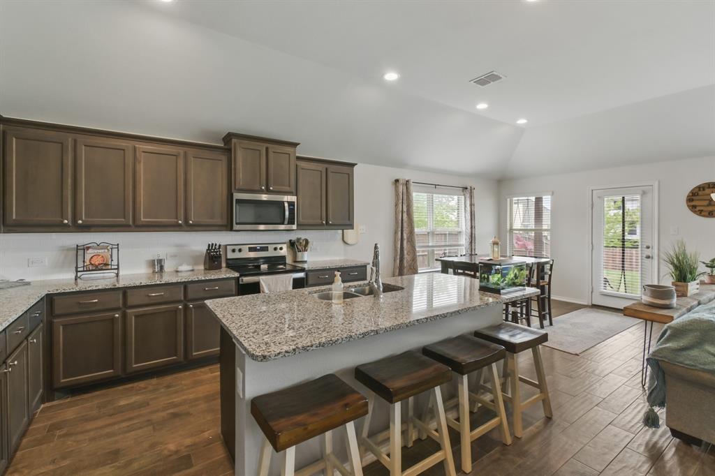 602 Ridge View Way Justin, TX 76247 - Photo 4 of 14