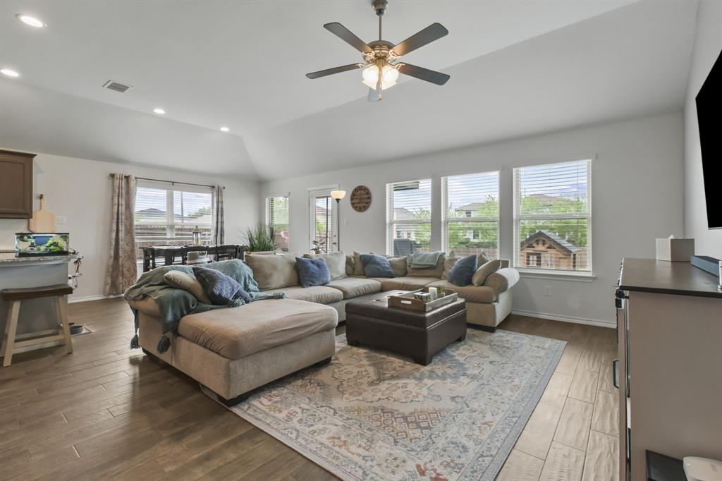 602 Ridge View Way Justin, TX 76247 - Photo 5 of 14