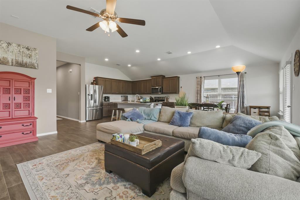 602 Ridge View Way Justin, TX 76247 - Photo 7 of 14