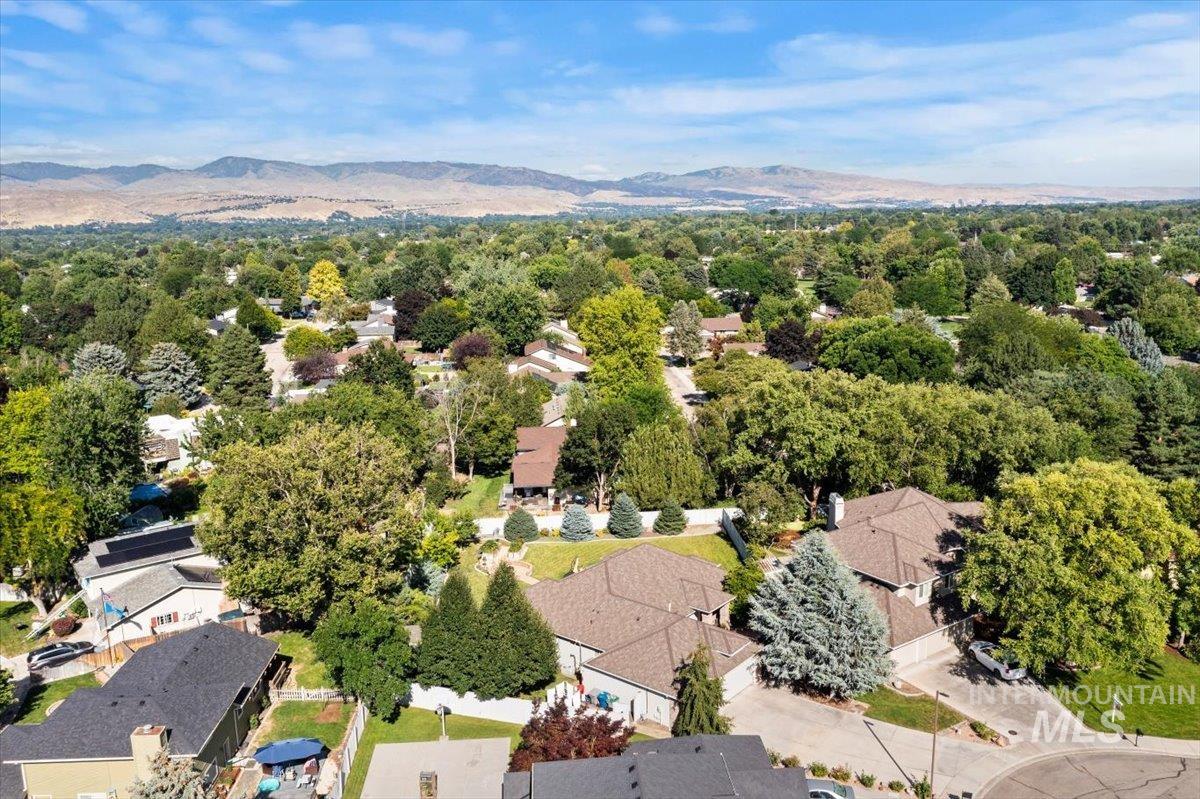 5184 North Greyloch Way Boise, ID 83704 - Photo 30 of 32 Expansive residential area featuring established homes amidst abundant mature trees and manicured landscaping