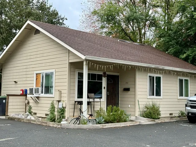 a view of a house with a yard and plants