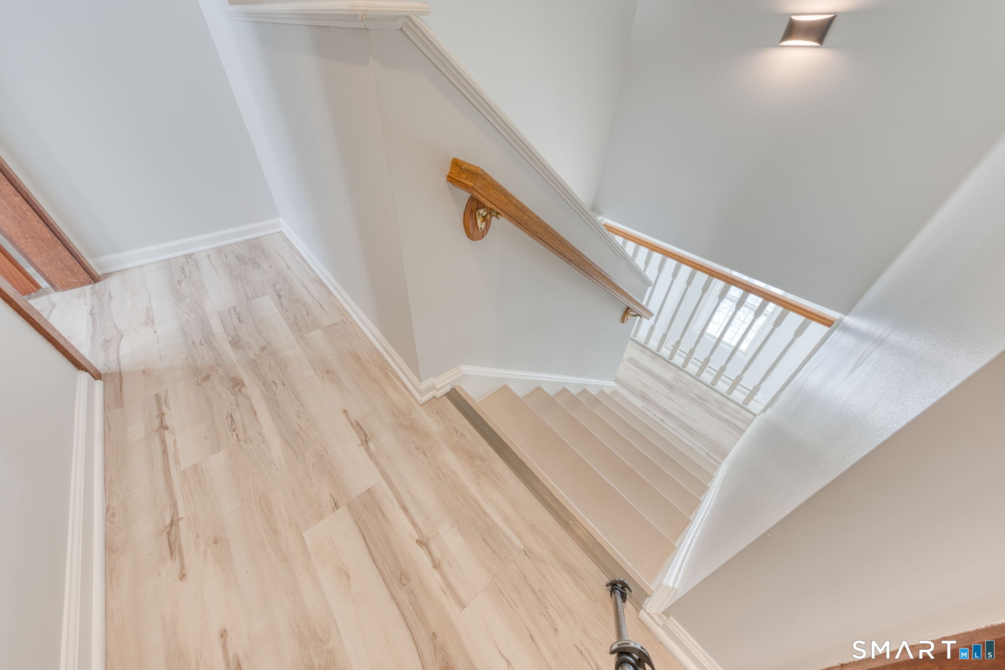 350 Bristol Street, Unit C1 Waterbury, CT 06708 - Photo 31 of 40 a view of entryway