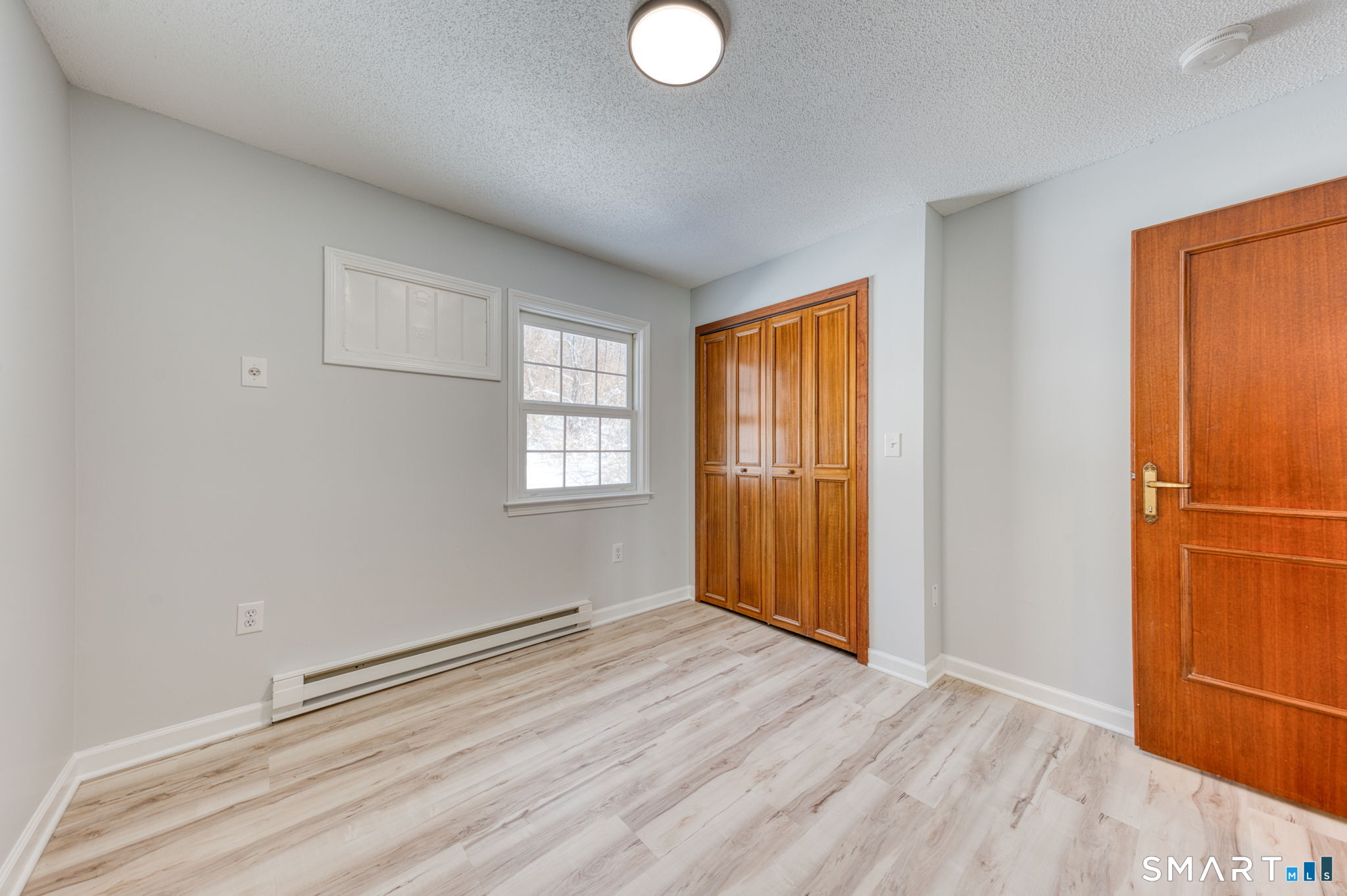 350 Bristol Street, Unit C1 Waterbury, CT 06708 - Photo 38 of 40 an empty room with windows and closet