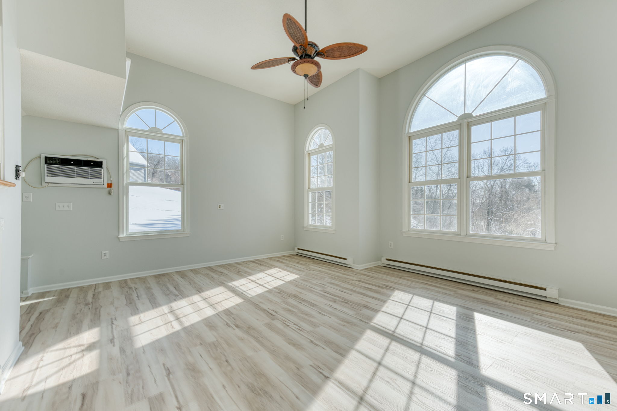 350 Bristol Street, Unit C1 Waterbury, CT 06708 - Photo 10 of 40 a view of an empty room and window