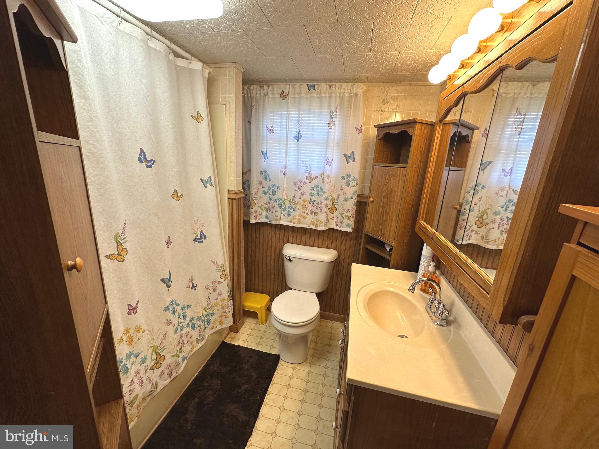 20415 Ruby Industrial Road Frostburg, MD 21532 - Photo 11 of 24 Full Bathroom