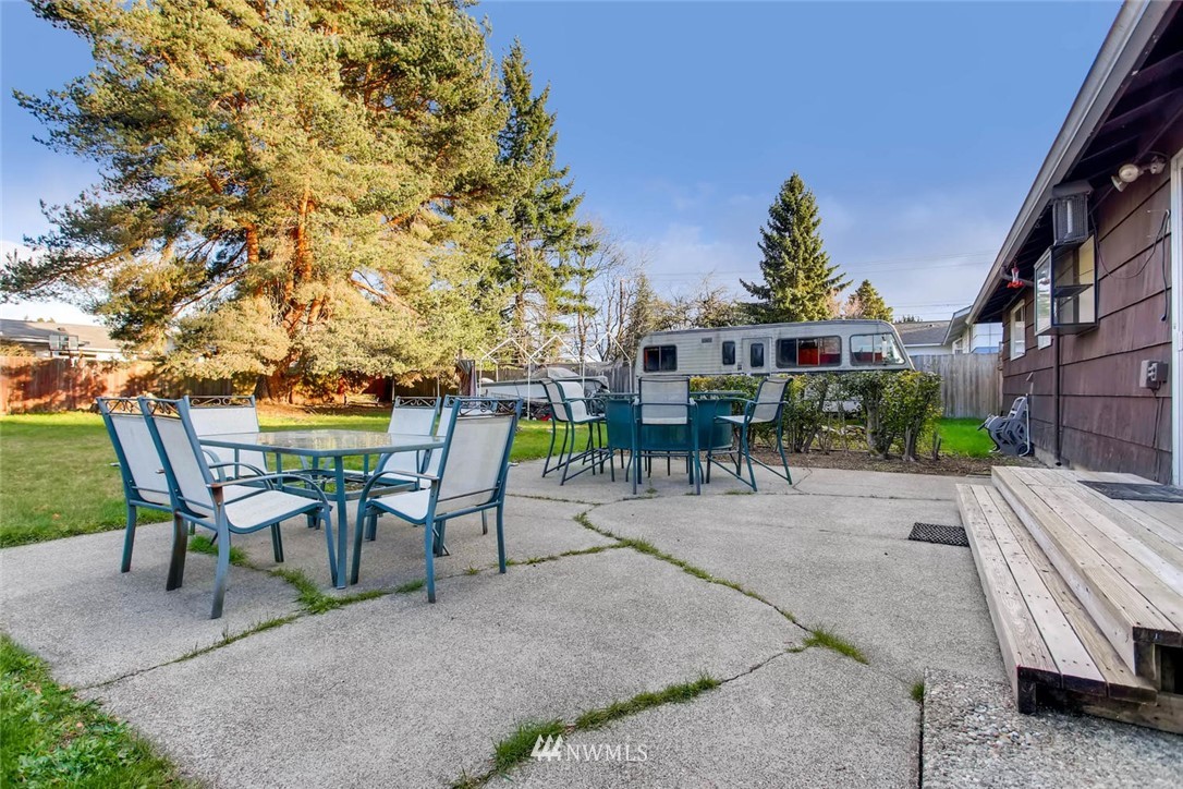 1210 Pierce Place Northeast Renton, WA 98056 - Photo 17 of 24