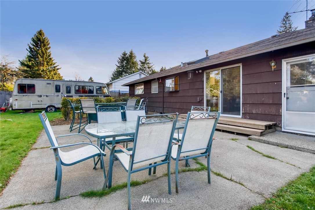 1210 Pierce Place Northeast Renton, WA 98056 - Photo 18 of 24