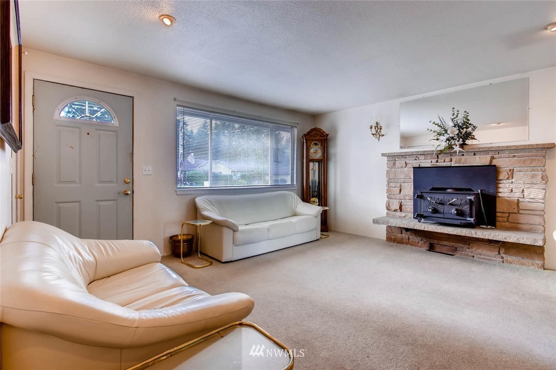 1210 Pierce Place Northeast Renton, WA 98056 - Photo 3 of 24