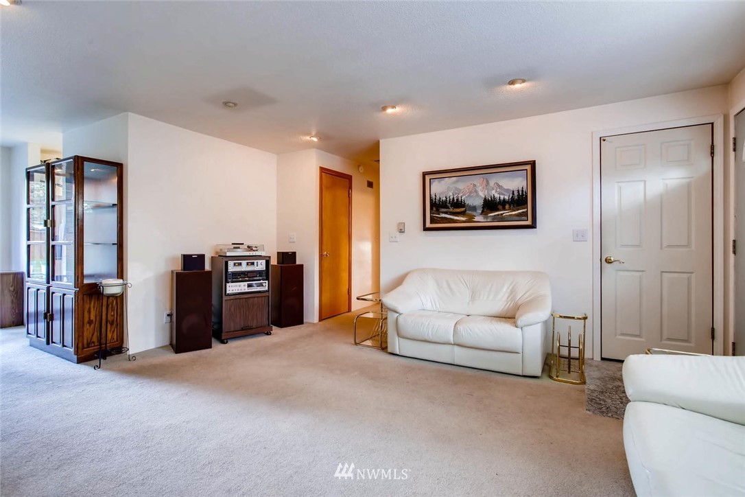 1210 Pierce Place Northeast Renton, WA 98056 - Photo 4 of 24