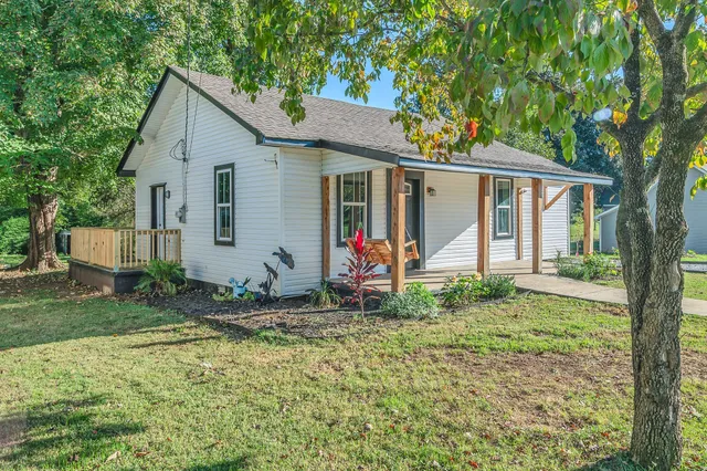 $185,000 | 402 England Street East, Cowan, TN 37318