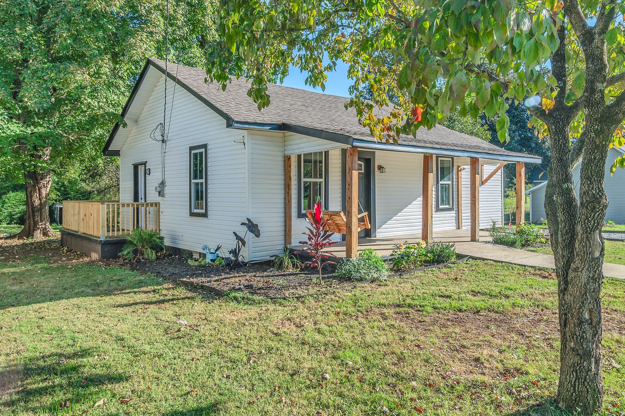 402 England Street East Cowan, TN 37318 - Photo 2 of 23