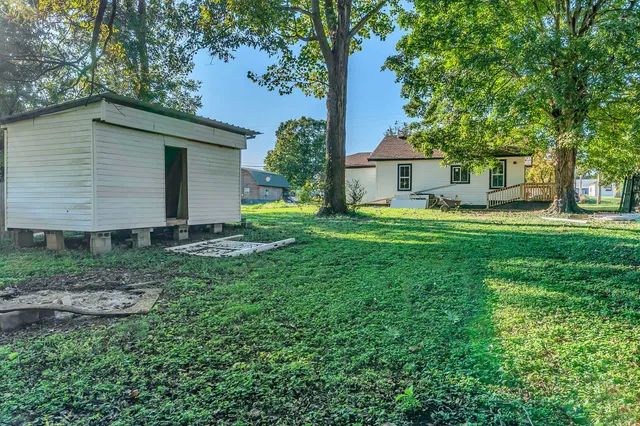 $185,000 | 402 England Street East, Cowan, TN 37318