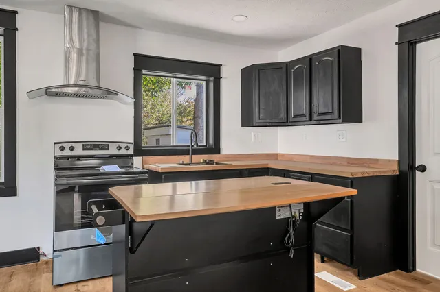 $185,000 | 402 England Street East, Cowan, TN 37318