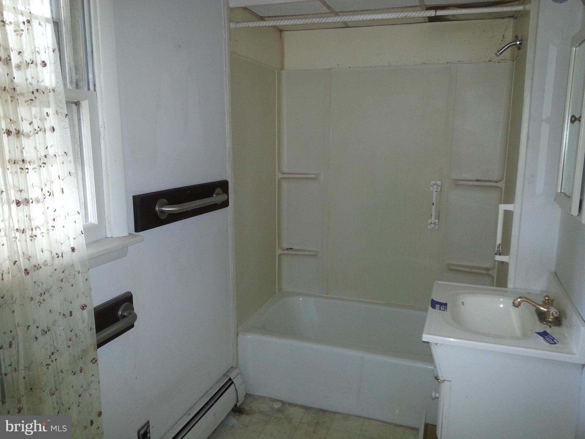 3505 Young Road Manchester, MD 21102 - Photo 3 of 6 a bathroom with a tub a sink and toilet