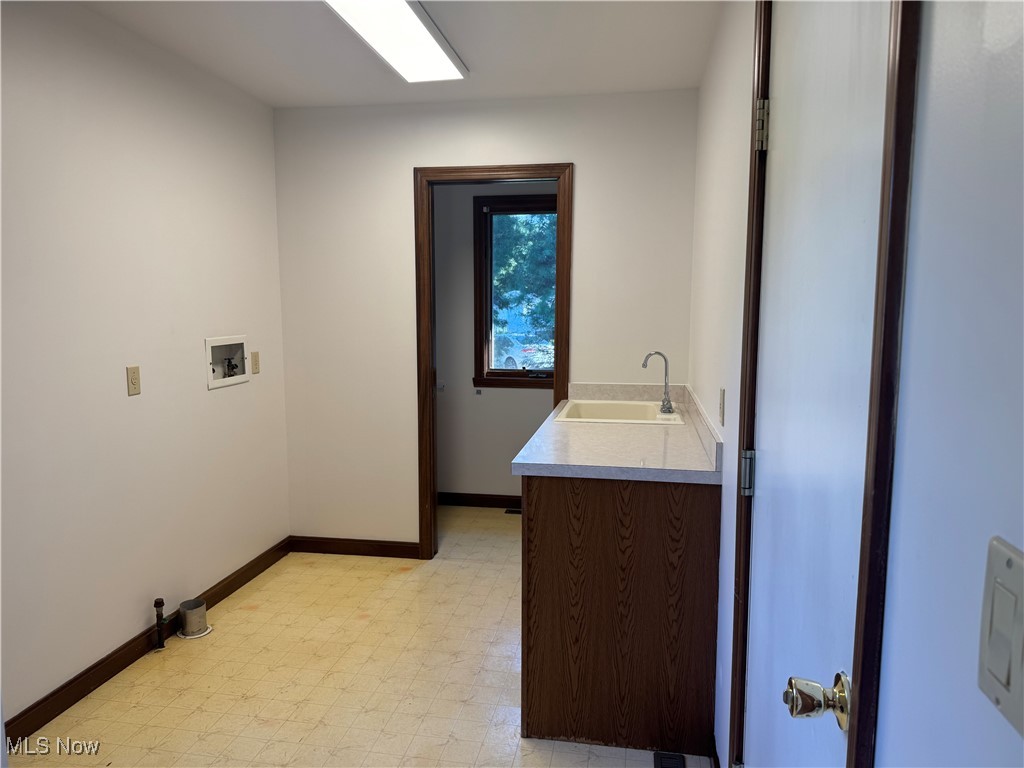 6442 Peck Road Ravenna, OH 44266 - Photo 18 of 24 Laundry room