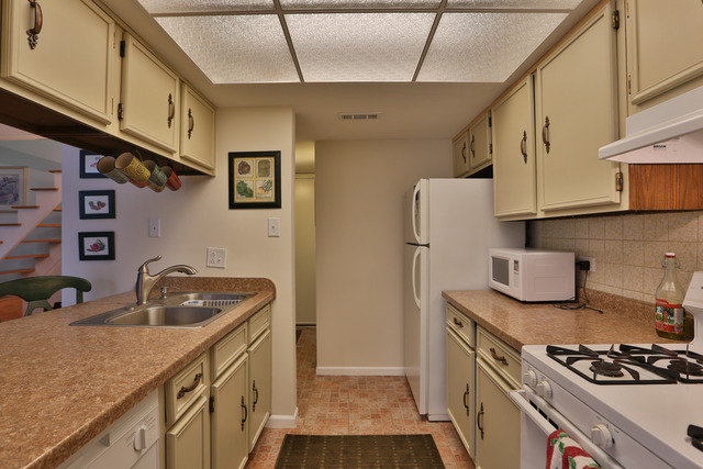 9830 Sayre Avenue, Unit 14 Chicago Ridge, IL 60415 - Photo 4 of 10