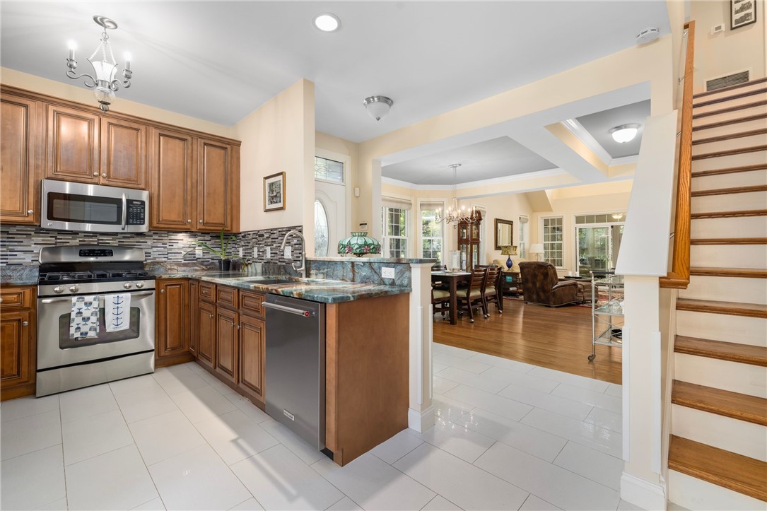 315 Old River Road, Unit 6 Lincoln, RI 02838 - Photo 11 of 47