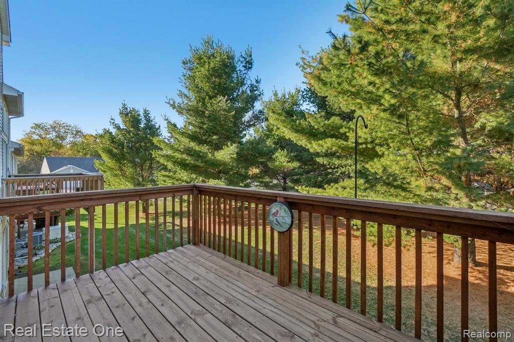 480 Hosta Howell, MI 48843 - Photo 4 of 34