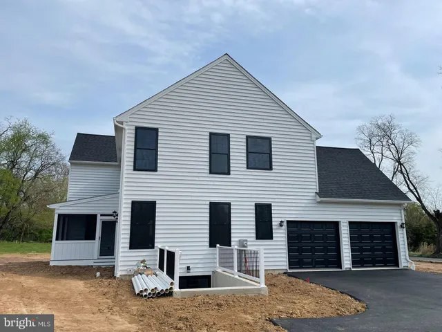 a view of a house with a garage