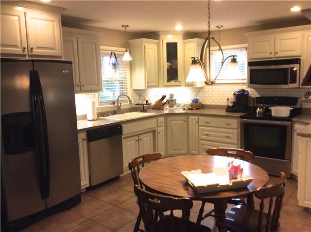 4600 Sango Road Clarksville, TN 37043 - Photo 5 of 19 Amazing Remodeled Kitchen!