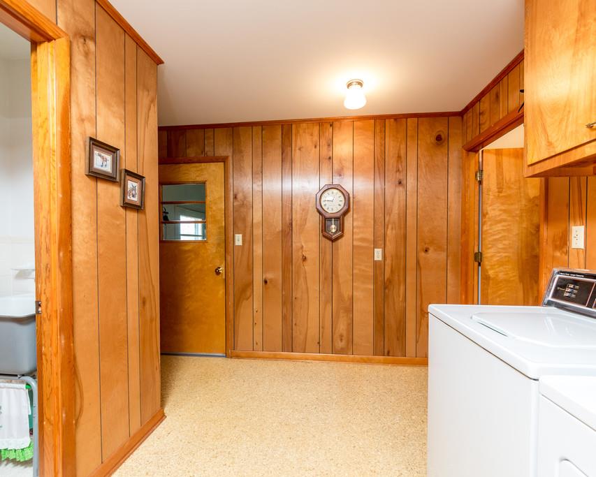 2960 Lewis Branch Road Tennessee Ridge, TN 37178 - Photo 11 of 24 a view of a hallway with painted walls