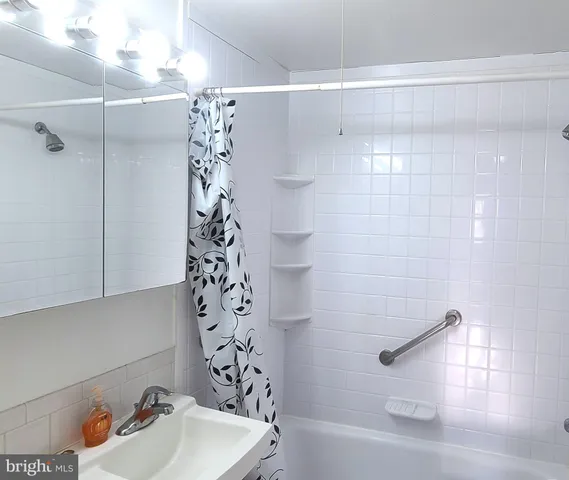 $2,100 | 934 Regina Drive, Baltimore, MD 21227