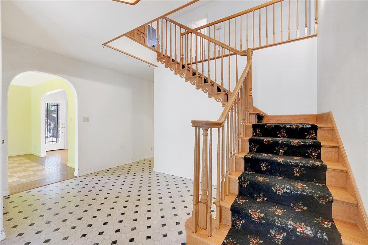 12986 South Mack Road Grass Valley, CA 95949 - Photo 2 of 81 Unaltered Sitting Area