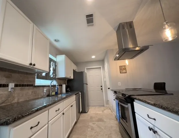 $3,000 | 307 Shirleen Drive, Pasadena, TX 77586