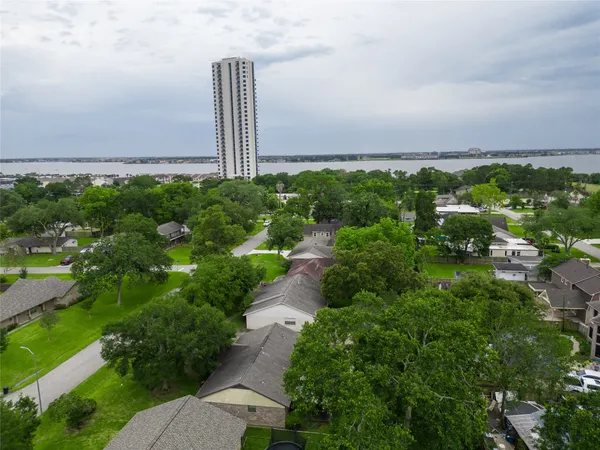 $3,000 | 307 Shirleen Drive, Pasadena, TX 77586