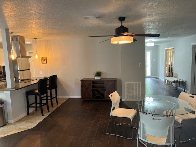 307 Shirleen Drive Pasadena, TX 77586 - Photo 9 of 27 Open to kitchen with additional dining options.