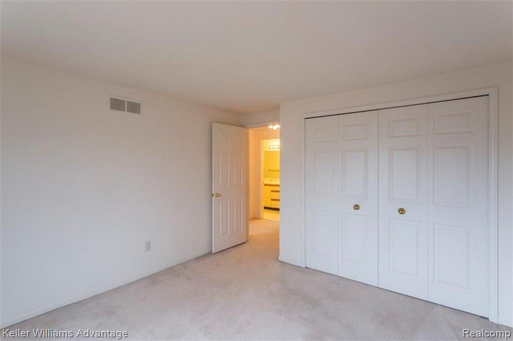 39167 Point Court Farmington Hills, MI 48331 - Photo 22 of 33