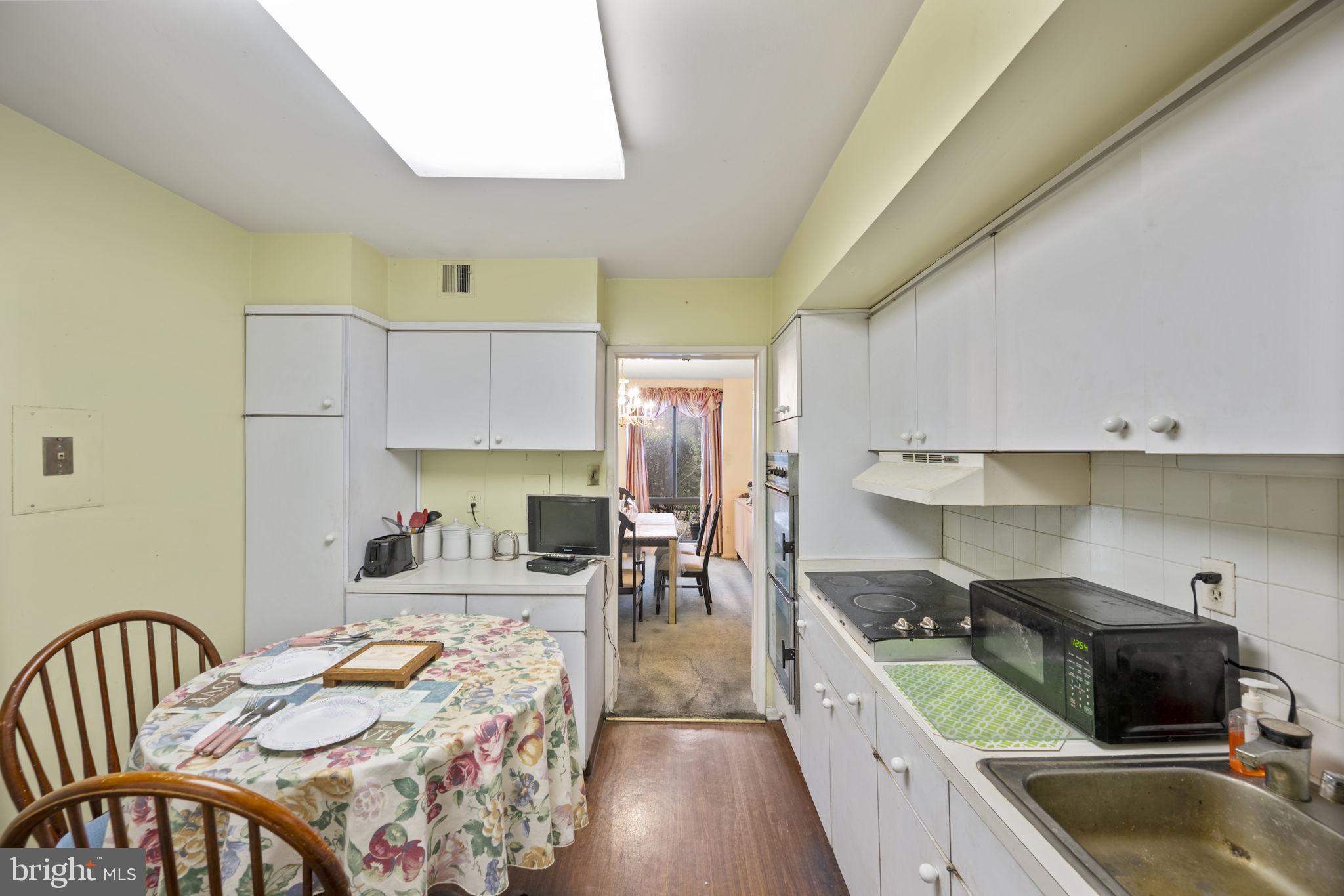 7 Slade Avenue, Unit 119 Baltimore, MD 21208 - Photo 26 of 41 Eat In Kitchen