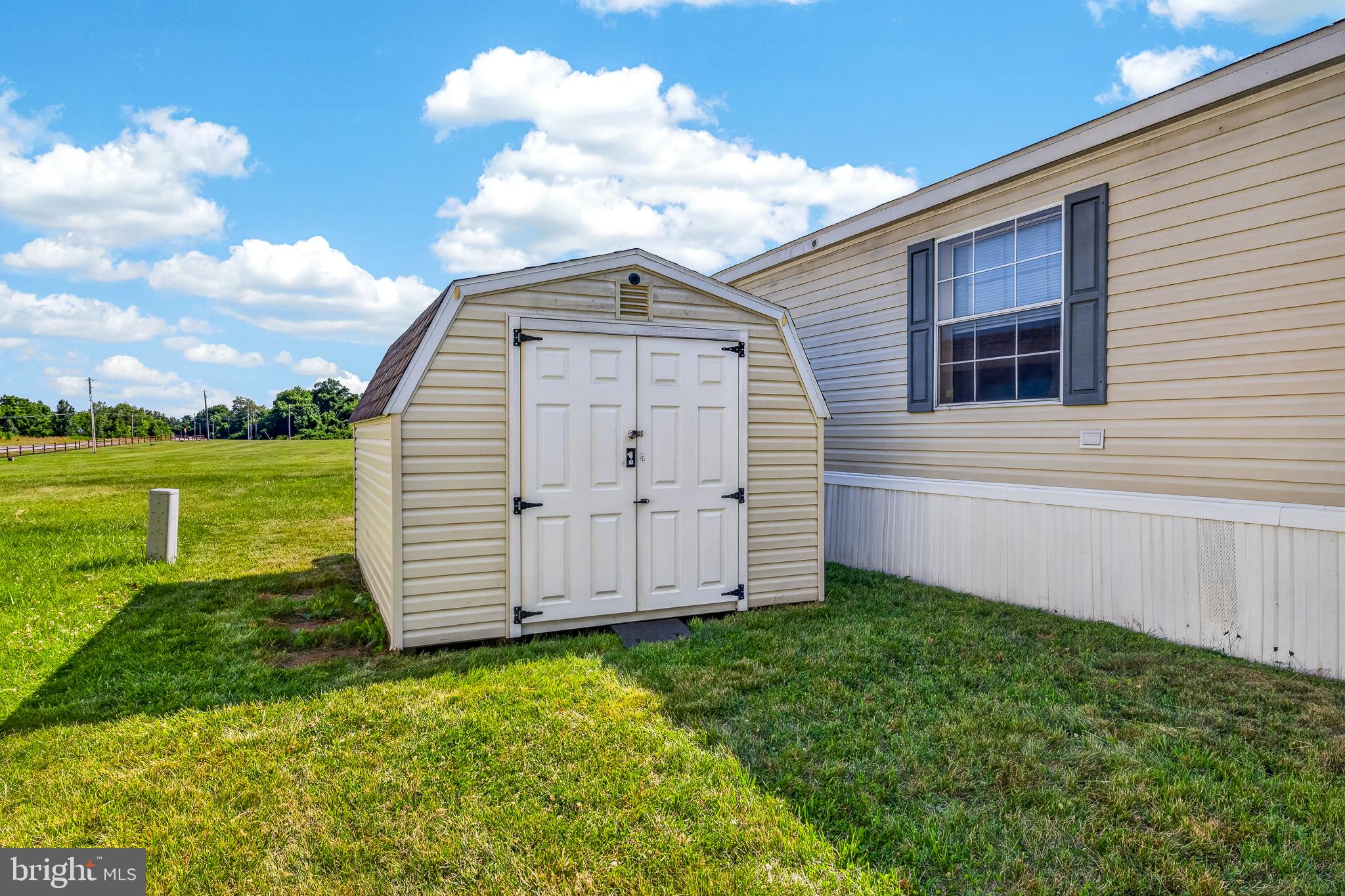 8 West Reybold Drive, Unit 8 Middletown, DE 19709 - Photo 28 of 30 Charming shed beside a cozy home.