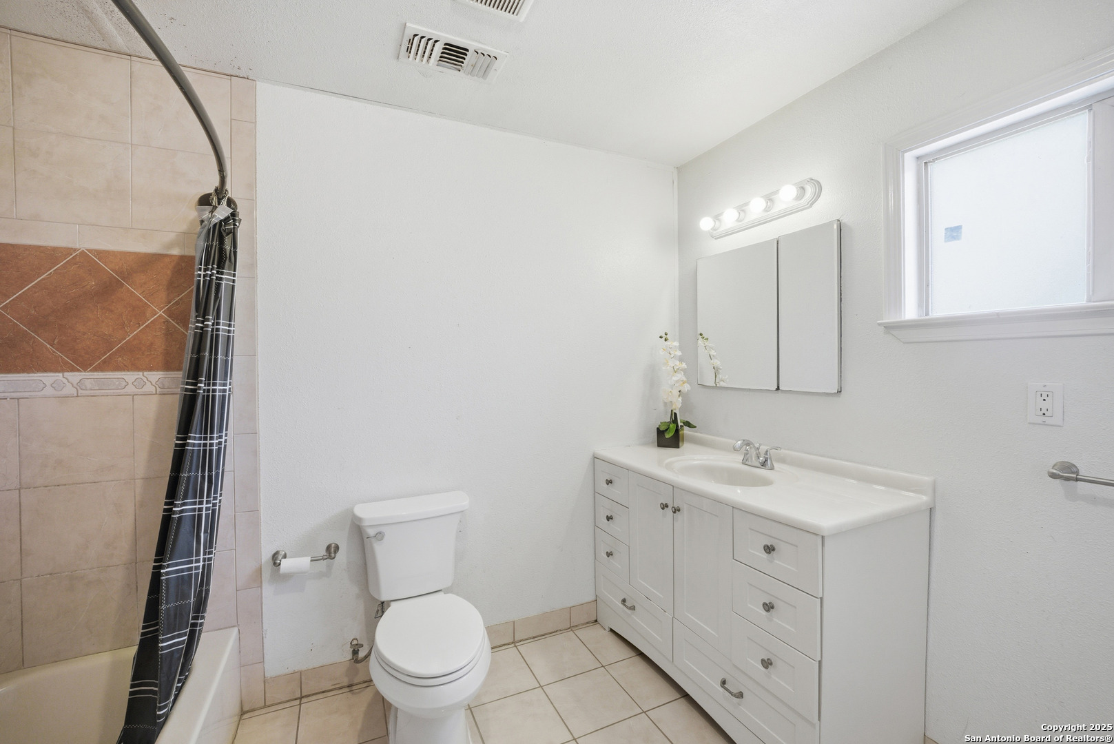 406 North Rancho Road Nixon, TX 78140 - Photo 17 of 31 a bathroom with a toilet sink and mirror