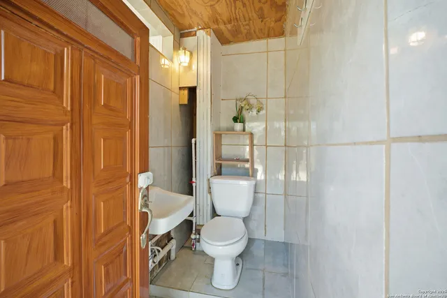 an empty room with a empty space and windows