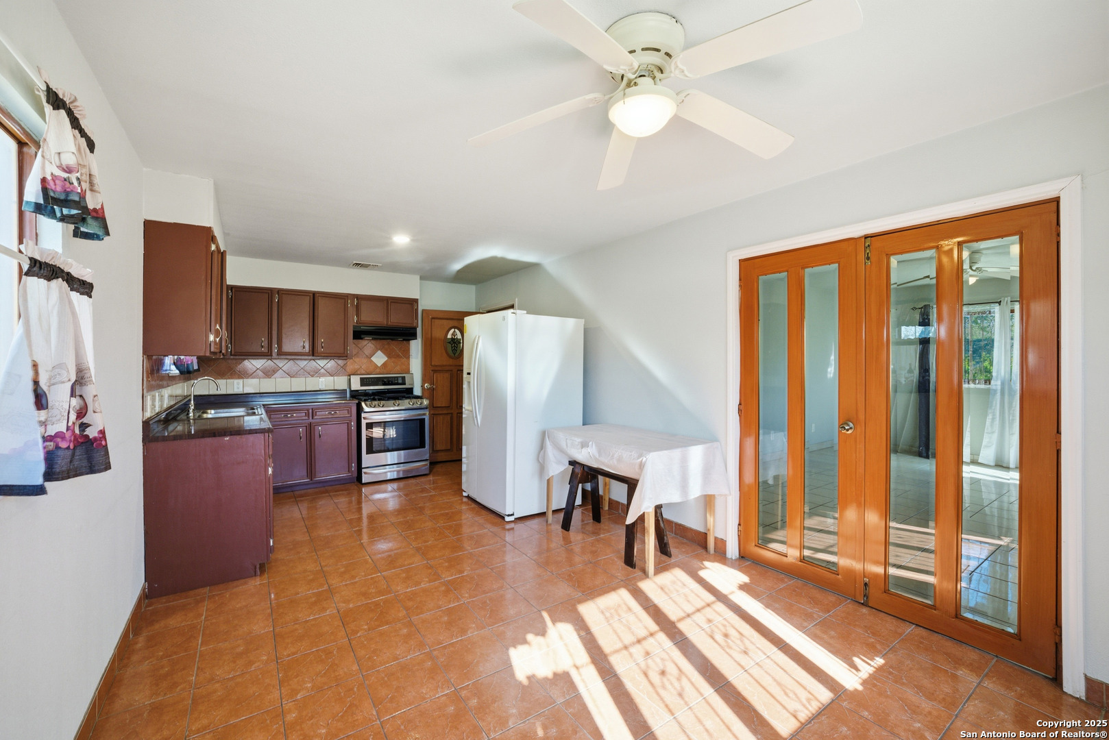 406 North Rancho Road Nixon, TX 78140 - Photo 10 of 31 a open kitchen with stainless steel appliances granite countertop a refrigerator stove top oven and cabinets