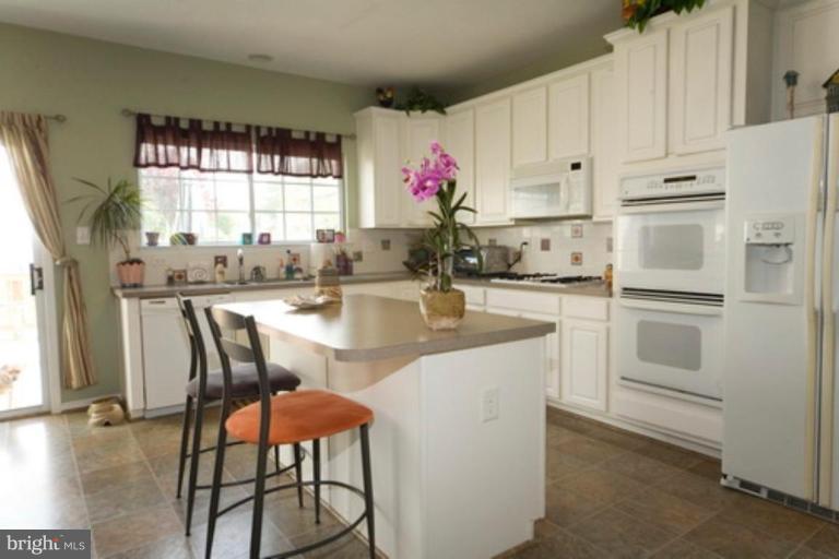 14301 Autumn Gold Road Boyds, MD 20841 - Photo 4 of 7 Kitchen