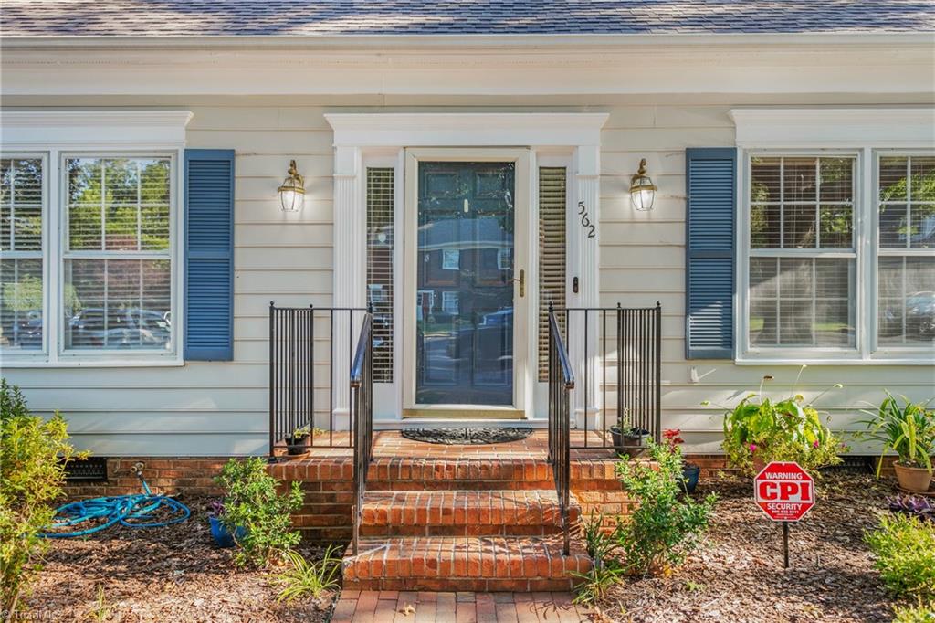 562 Lindley Road Greensboro, NC 27410 - Photo 4 of 36 Gallery Image 4